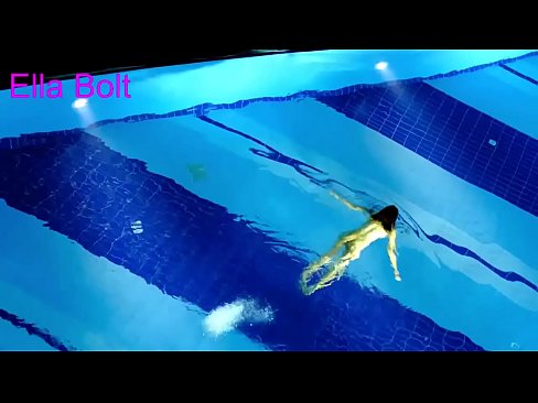 ❤️ నేను చూడటం ఆపలేను, ELLA BOLT రిసార్ట్ పూల్‌లో నగ్నంగా ఈత కొడుతూ దొరికిన యువ అందగత్తె ❌ పోర్నో మా వద్ద ❌