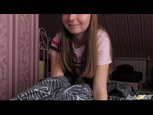 ❤️ బ్లాన్డీ తన BFFని లోతుగా పీలుస్తుంది మరియు ఆమె నోటిలో కమ్ పొందుతుంది ❌ పోర్నో మా వద్ద ❌